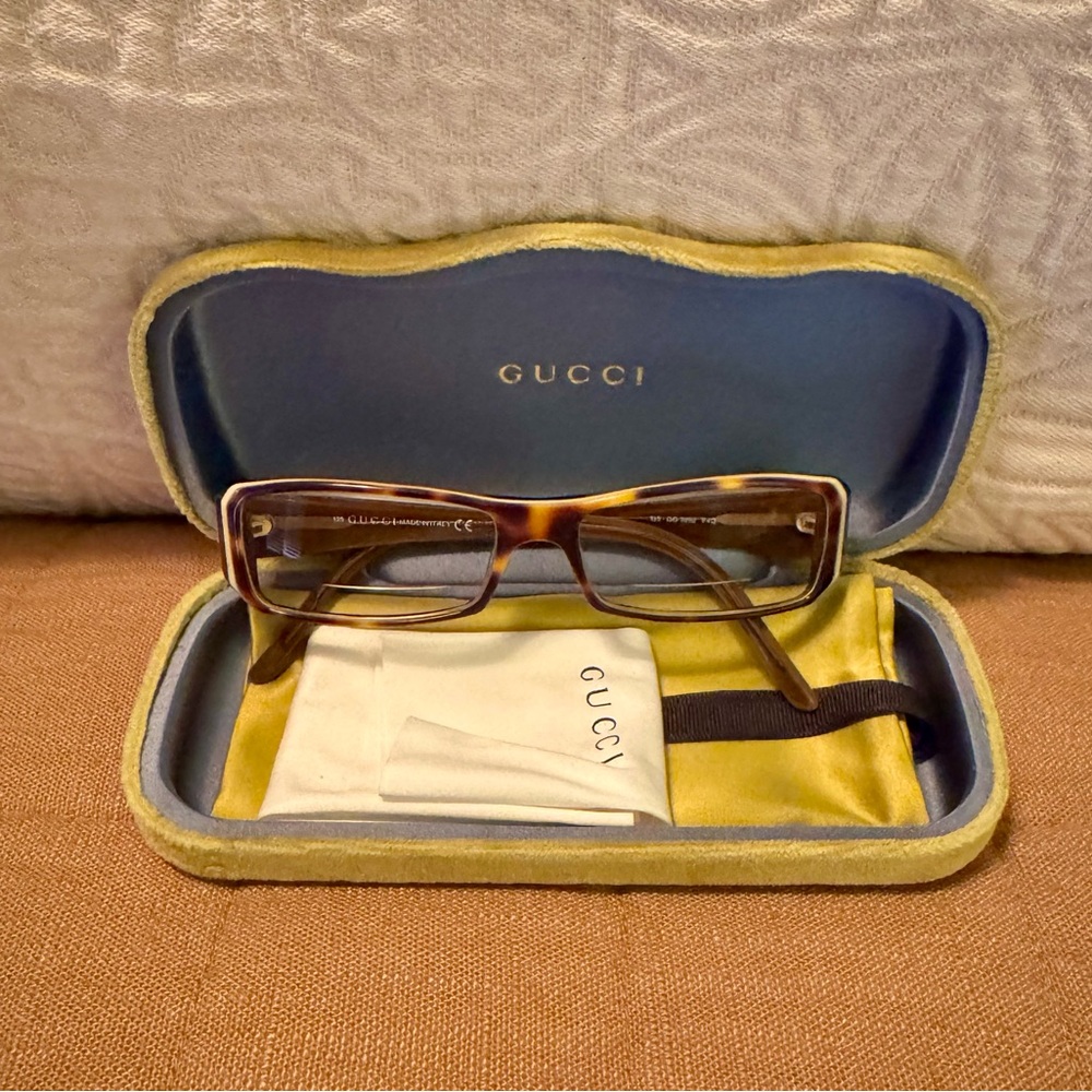 Gucci woman reading glasses